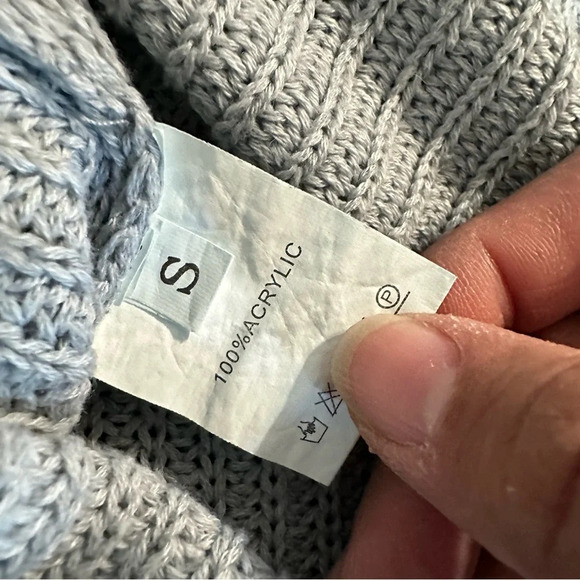 Women's small knit grey V-neck tank top - Picture 3 of 4